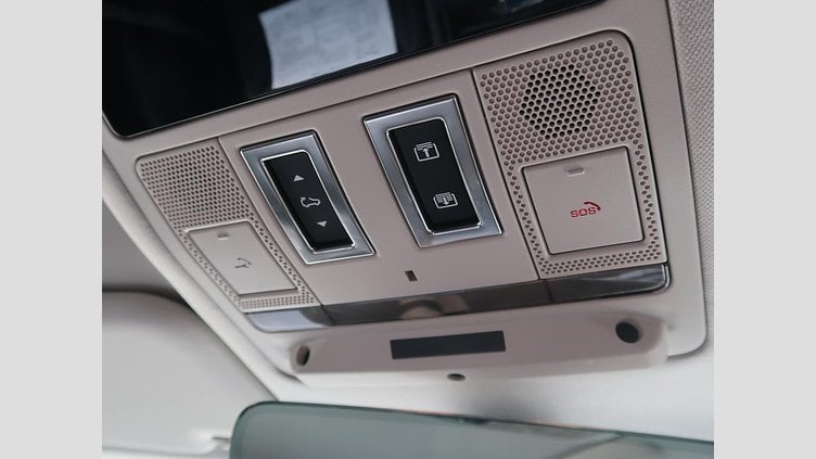 2023 認定中古車 Land Rover Defender 110 フジホワイト D300 AWD（AT） S