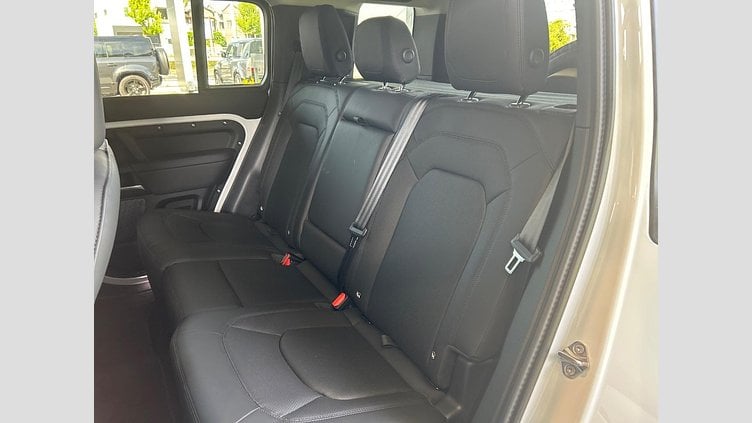 2023 認定中古車 Land Rover Defender 110 フジホワイト D300 AWD（AT） S