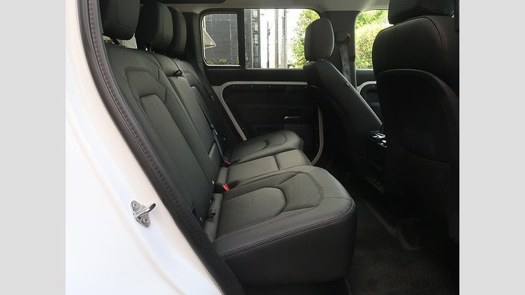 2023 認定中古車 Land Rover Defender 110 フジホワイト D300 AWD（AT） S