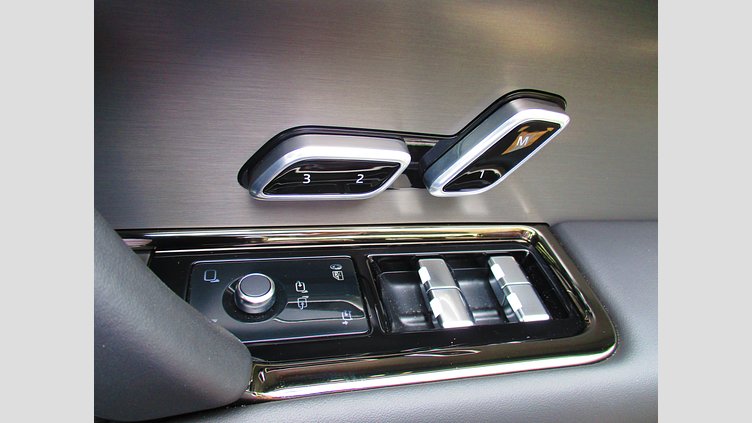 2024 認定中古車 Land Rover Range Rover Sport カルパチアングレイ D300マイルドハイブリッド スタンダードホイールベース Dynamic SE