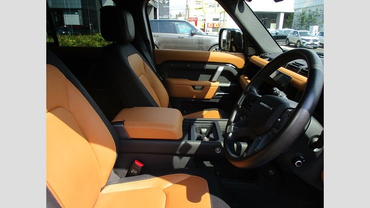 2023 認定中古車 Land Rover Defender 110 サントリーニブラック D300 AWD（AT） X-DYNAMIC HSE