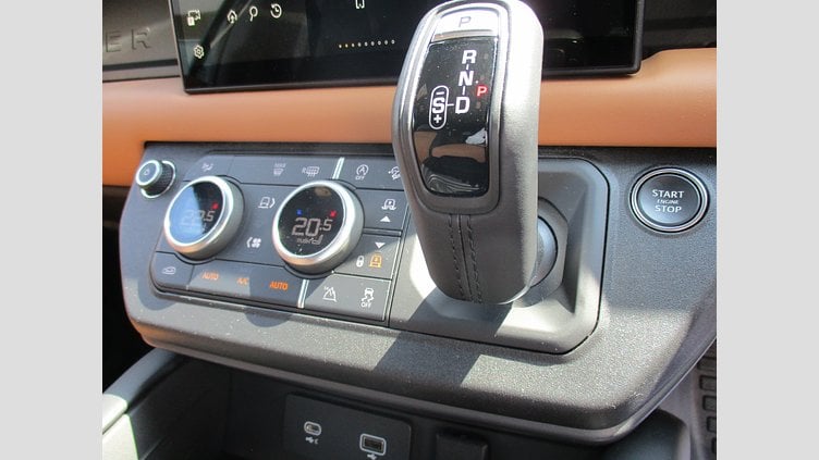 2023 認定中古車 Land Rover Defender 110 サントリーニブラック D300 AWD（AT） X-DYNAMIC HSE