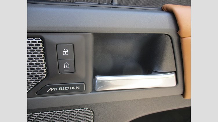 2023 認定中古車 Land Rover Defender 110 サントリーニブラック D300 AWD（AT） X-DYNAMIC HSE