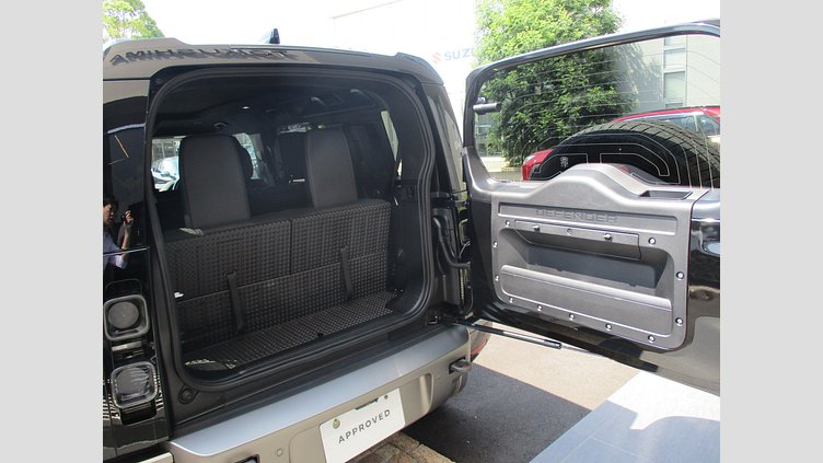 2021 認定中古車 Land Rover Defender 110 サントリーニブラック D300 AWD（AT） X-DYNAMIC SE
