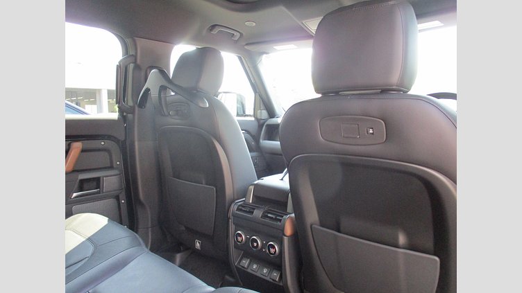 2021 認定中古車 Land Rover Defender 110 サントリーニブラック D300 AWD（AT） X-DYNAMIC SE