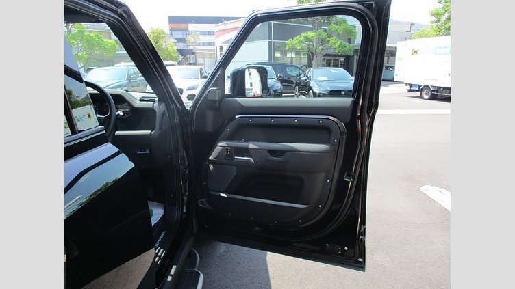 2021 認定中古車 Land Rover Defender 110 サントリーニブラック D300 AWD（AT） X-DYNAMIC SE