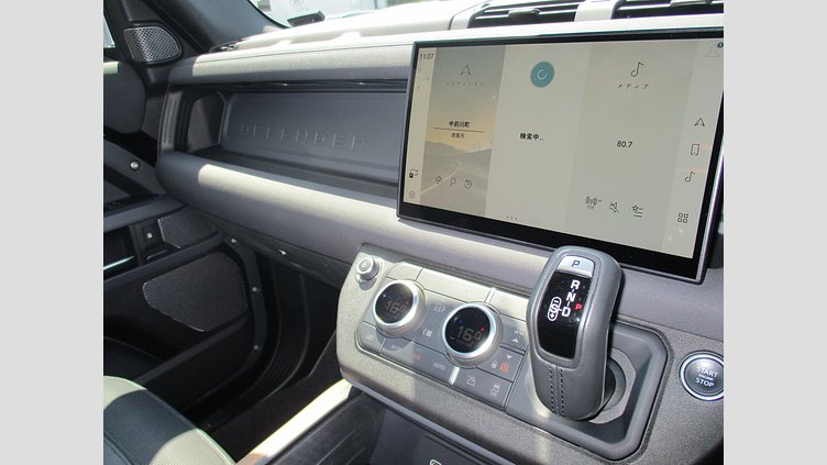 2021 認定中古車 Land Rover Defender 110 サントリーニブラック D300 AWD（AT） X-DYNAMIC SE
