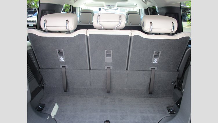 2022 認定中古車 Land Rover Defender 130 フジホワイト D300 AWD AUTOMATIC MHEV FIRST EDITION