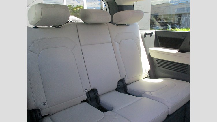 2022 認定中古車 Land Rover Defender 130 フジホワイト D300 AWD AUTOMATIC MHEV FIRST EDITION