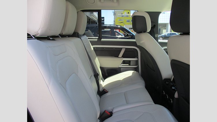 2022 認定中古車 Land Rover Defender 130 フジホワイト D300 AWD AUTOMATIC MHEV FIRST EDITION
