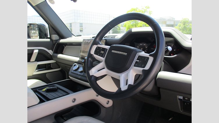 2022 認定中古車 Land Rover Defender 130 フジホワイト D300 AWD AUTOMATIC MHEV FIRST EDITION