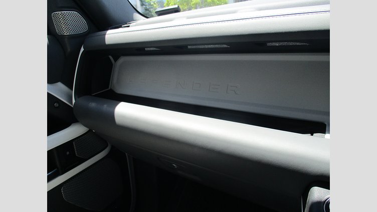 2022 認定中古車 Land Rover Defender 130 フジホワイト D300 AWD AUTOMATIC MHEV FIRST EDITION
