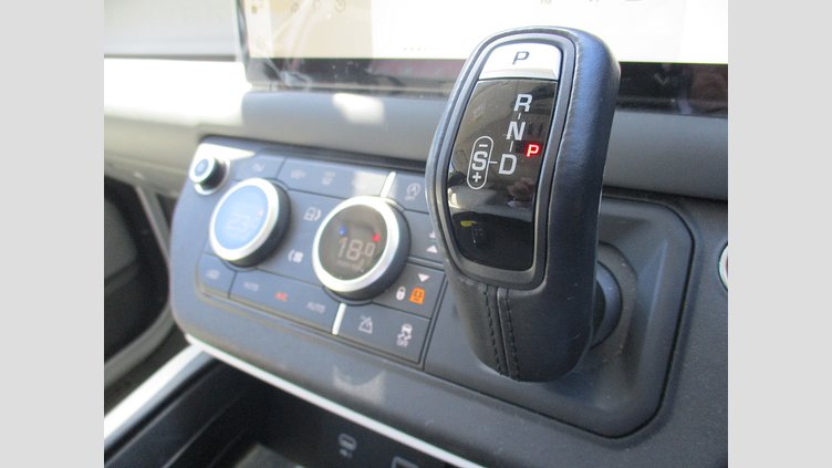 2022 認定中古車 Land Rover Defender 130 フジホワイト D300 AWD AUTOMATIC MHEV FIRST EDITION