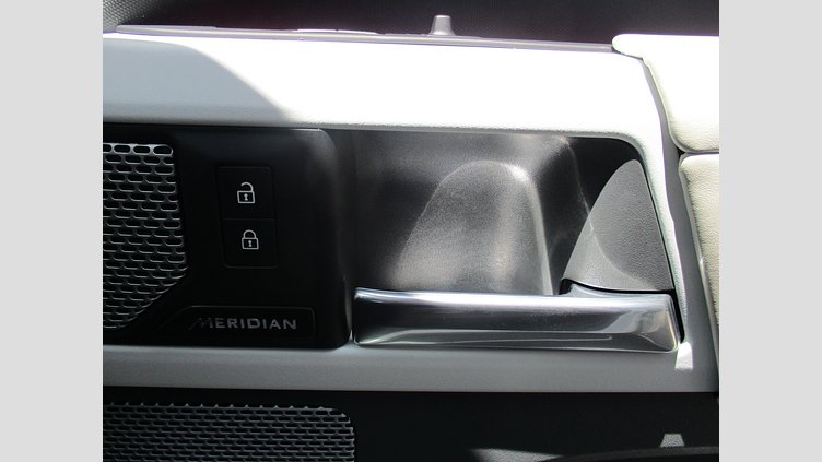 2022 認定中古車 Land Rover Defender 130 フジホワイト D300 AWD AUTOMATIC MHEV FIRST EDITION
