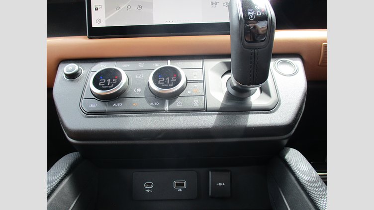 2024 認定中古車 Land Rover Defender 110 カルパチアングレイ P525 AWD (AT) V8