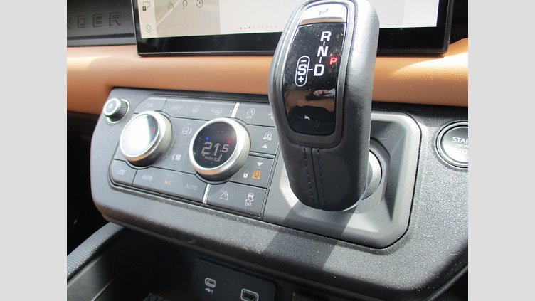 2024 認定中古車 Land Rover Defender 110 カルパチアングレイ P525 AWD (AT) V8