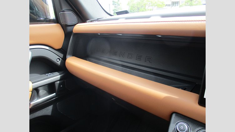 2024 認定中古車 Land Rover Defender 110 カルパチアングレイ P525 AWD (AT) V8