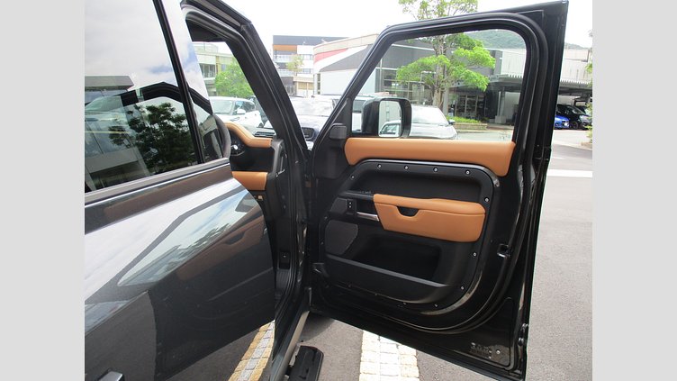 2024 認定中古車 Land Rover Defender 110 カルパチアングレイ P525 AWD (AT) V8