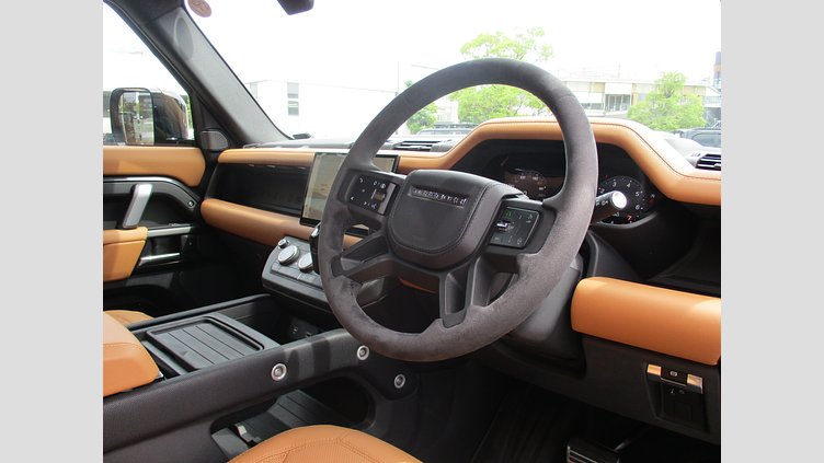 2024 認定中古車 Land Rover Defender 110 カルパチアングレイ P525 AWD (AT) V8