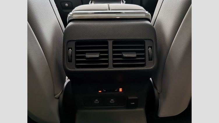 2024 認定中古車 Land Rover Range Rover Velar サントリーニブラック D200マイルドハイブリッド（ディーゼル） スタンダードホイールベース Dynamic SE
