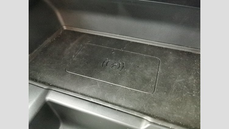 2024 認定中古車 Land Rover Range Rover Velar サントリーニブラック D200マイルドハイブリッド（ディーゼル） スタンダードホイールベース Dynamic SE