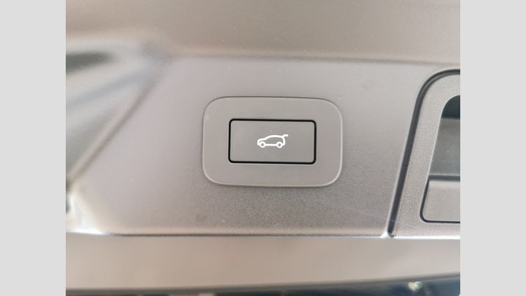 2024 認定中古車 Land Rover Range Rover Velar サントリーニブラック D200マイルドハイブリッド（ディーゼル） スタンダードホイールベース Dynamic SE
