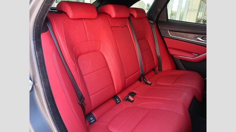 2022 認定中古車 Jaguar F-Pace サントリーニブラック D204 AWD（オートマチック）MHEV R-DYNAMIC SE