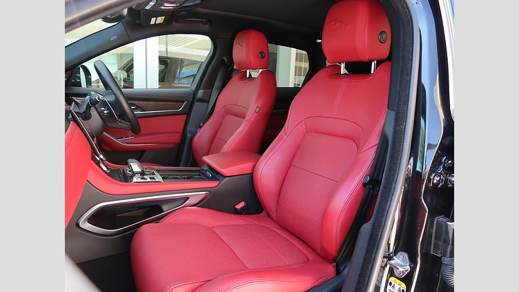 2022 認定中古車 Jaguar F-Pace サントリーニブラック D204 AWD（オートマチック）MHEV R-DYNAMIC SE