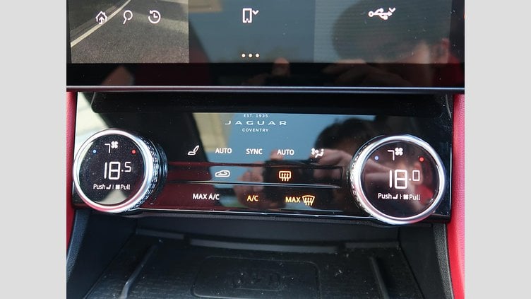 2022 認定中古車 Jaguar F-Pace サントリーニブラック D204 AWD（オートマチック）MHEV R-DYNAMIC SE