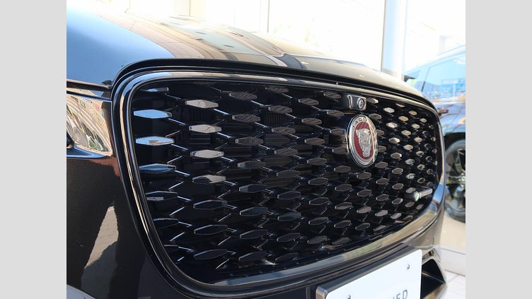 2022 認定中古車 Jaguar F-Pace サントリーニブラック D204 AWD（オートマチック）MHEV R-DYNAMIC SE