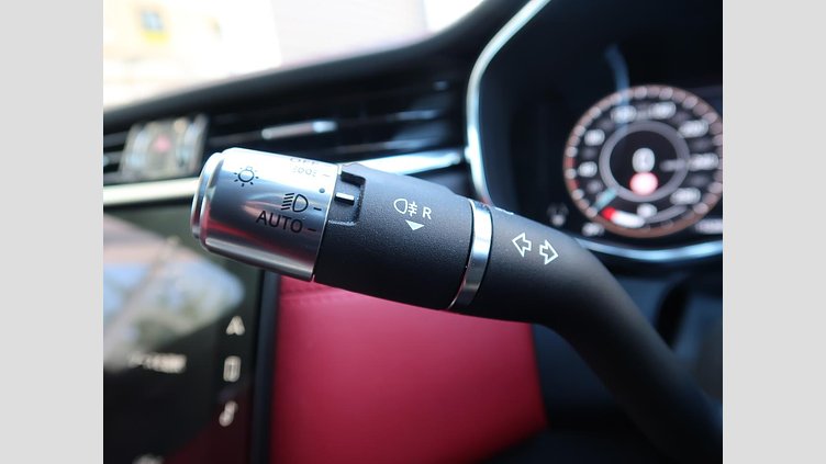 2022 認定中古車 Jaguar F-Pace サントリーニブラック D204 AWD（オートマチック）MHEV R-DYNAMIC SE