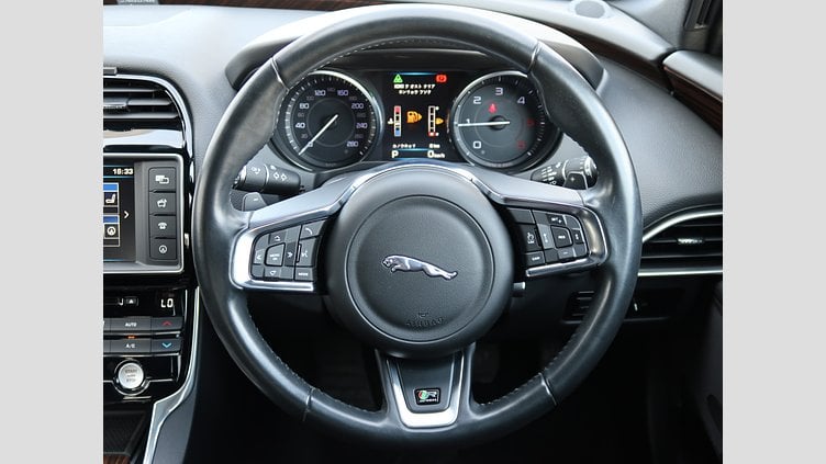 2015 認定中古車 Jaguar XE Santorini Black 20ｄ R-Spot