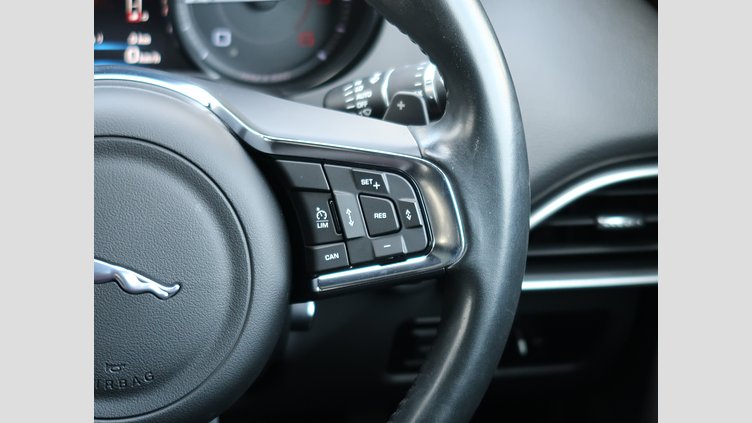 2015 認定中古車 Jaguar XE Santorini Black 20ｄ R-Spot