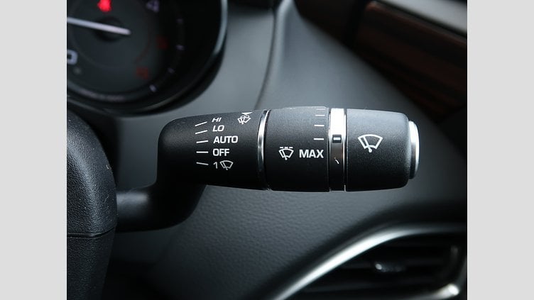 2015 認定中古車 Jaguar XE Santorini Black 20ｄ R-Spot