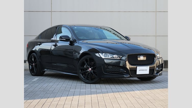 2015 認定中古車 Jaguar XE Santorini Black 20ｄ R-Spot
