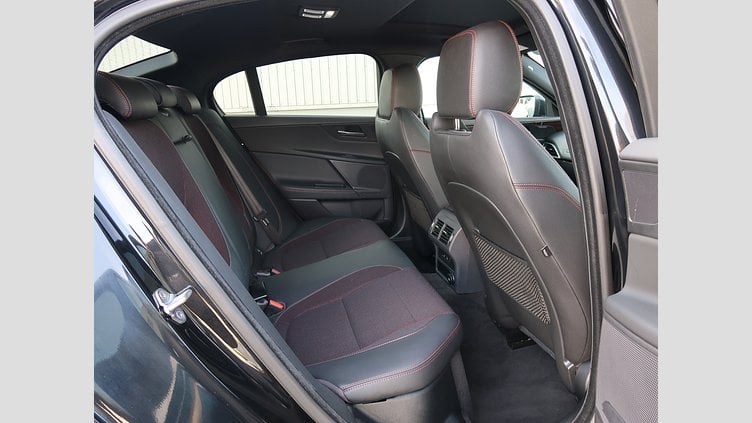 2015 認定中古車 Jaguar XE Santorini Black 20ｄ R-Spot