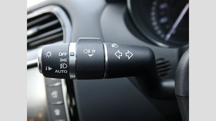 2015 認定中古車 Jaguar XE Santorini Black 20ｄ R-Spot