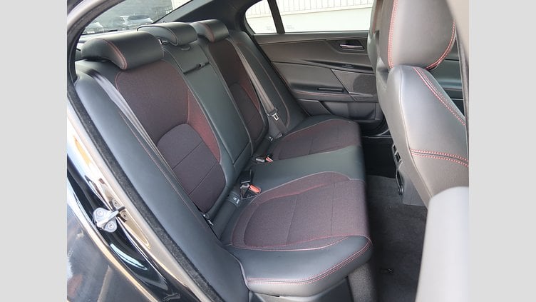 2015 認定中古車 Jaguar XE Santorini Black 20ｄ R-Spot