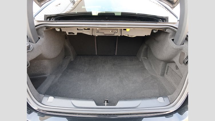 2015 認定中古車 Jaguar XE Santorini Black 20ｄ R-Spot