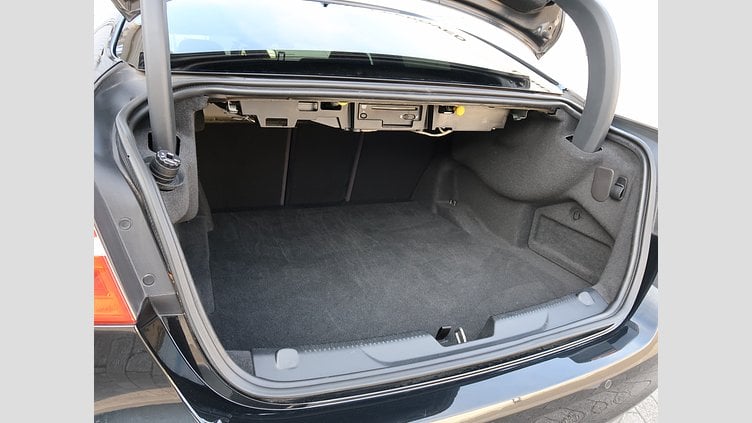 2015 認定中古車 Jaguar XE Santorini Black 20ｄ R-Spot