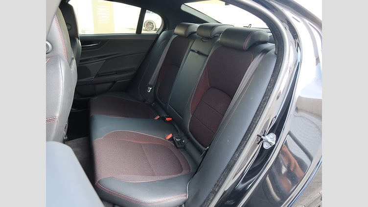 2015 認定中古車 Jaguar XE Santorini Black 20ｄ R-Spot