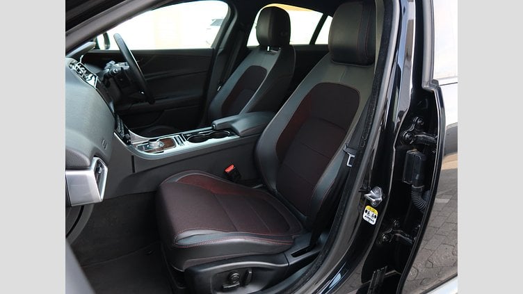 2015 認定中古車 Jaguar XE Santorini Black 20ｄ R-Spot