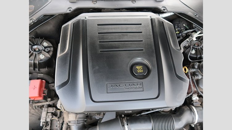 2015 認定中古車 Jaguar XE Santorini Black 20ｄ R-Spot