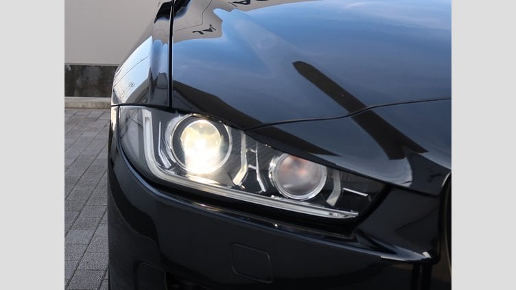 2015 認定中古車 Jaguar XE Santorini Black 20ｄ R-Spot