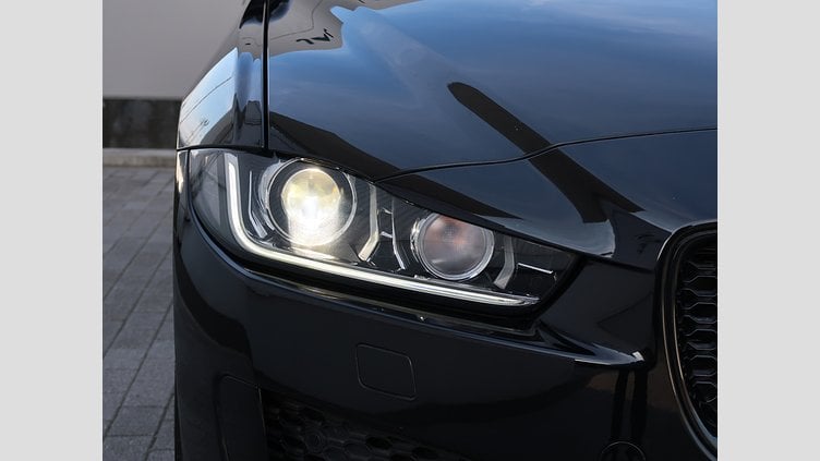 2015 認定中古車 Jaguar XE Santorini Black 20ｄ R-Spot