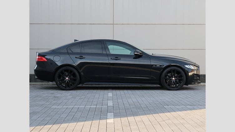 2015 認定中古車 Jaguar XE Santorini Black 20ｄ R-Spot