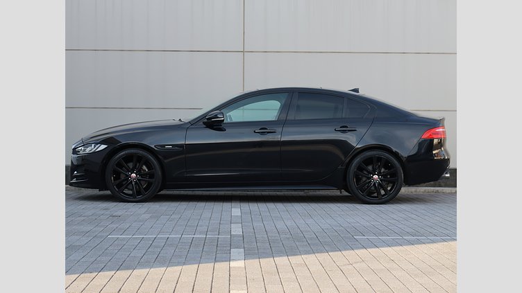 2015 認定中古車 Jaguar XE Santorini Black 20ｄ R-Spot