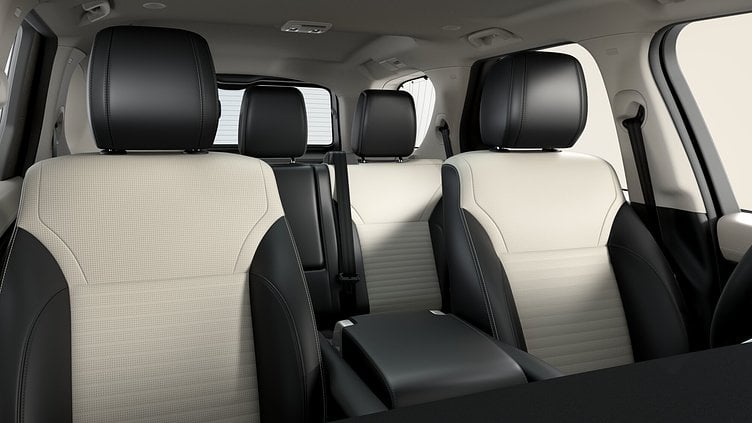 2025 SKLADOVÉ VOZIDLÁ Land Rover Discovery Santorini Black D250 AWD S