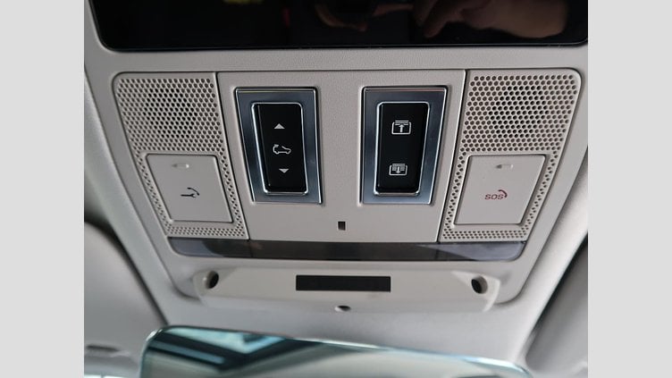 2023 認定中古車 Land Rover Defender 110 サントリーニブラック(メタリック) D300 S