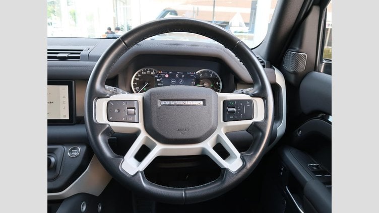 2023 認定中古車 Land Rover Defender 110 サントリーニブラック(メタリック) D300 S
